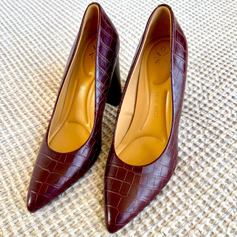 Nine West Burgundy Crocodile Pumps • Size 9